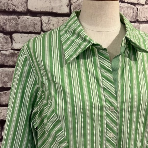 Lane Bryant Green & White 3/4 Sleeve Blouse Size 18/20 - Picture 2 of 8